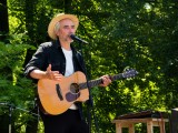 Mit Stimme, Gitarre und Charme traf Berufsmusiker Jan Löchel den richtigen Ton – und die Herzen des Publikums.