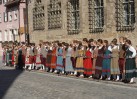 in farbenprächtigen historischen Roben.....